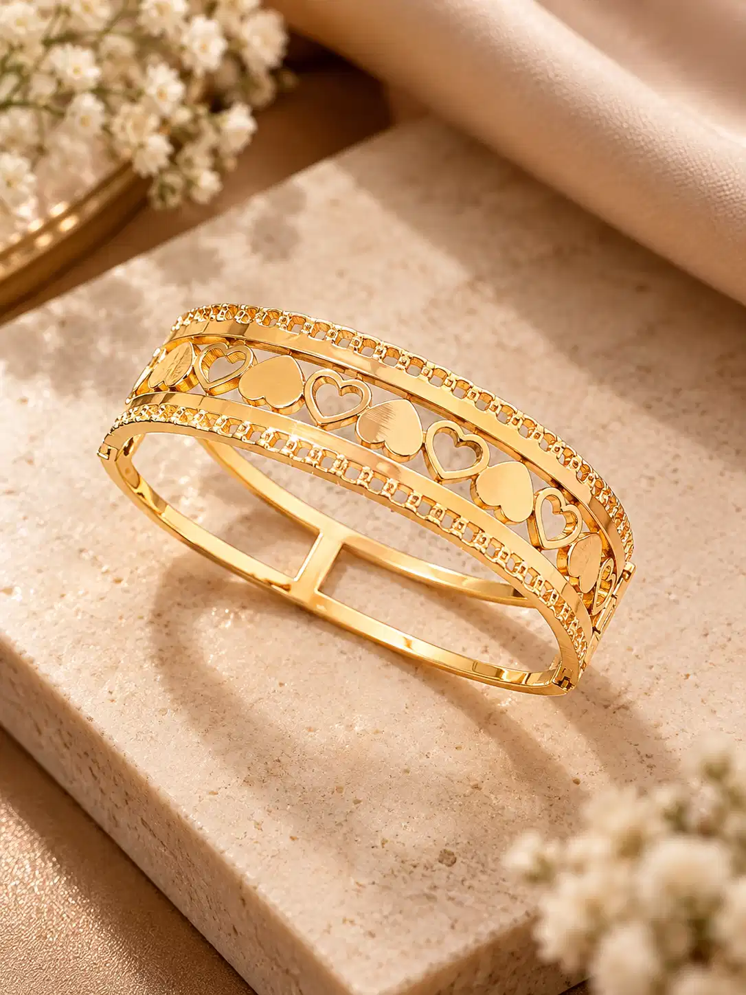 amora-heart-lattice-statement-bangle